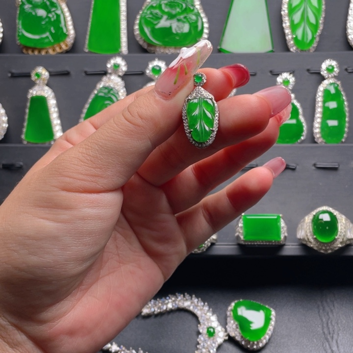 翡翠颈饰未镶嵌翡翠吊坠