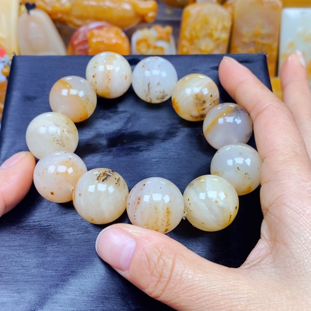 石英质玉（黄龙玉）颈饰未镶嵌