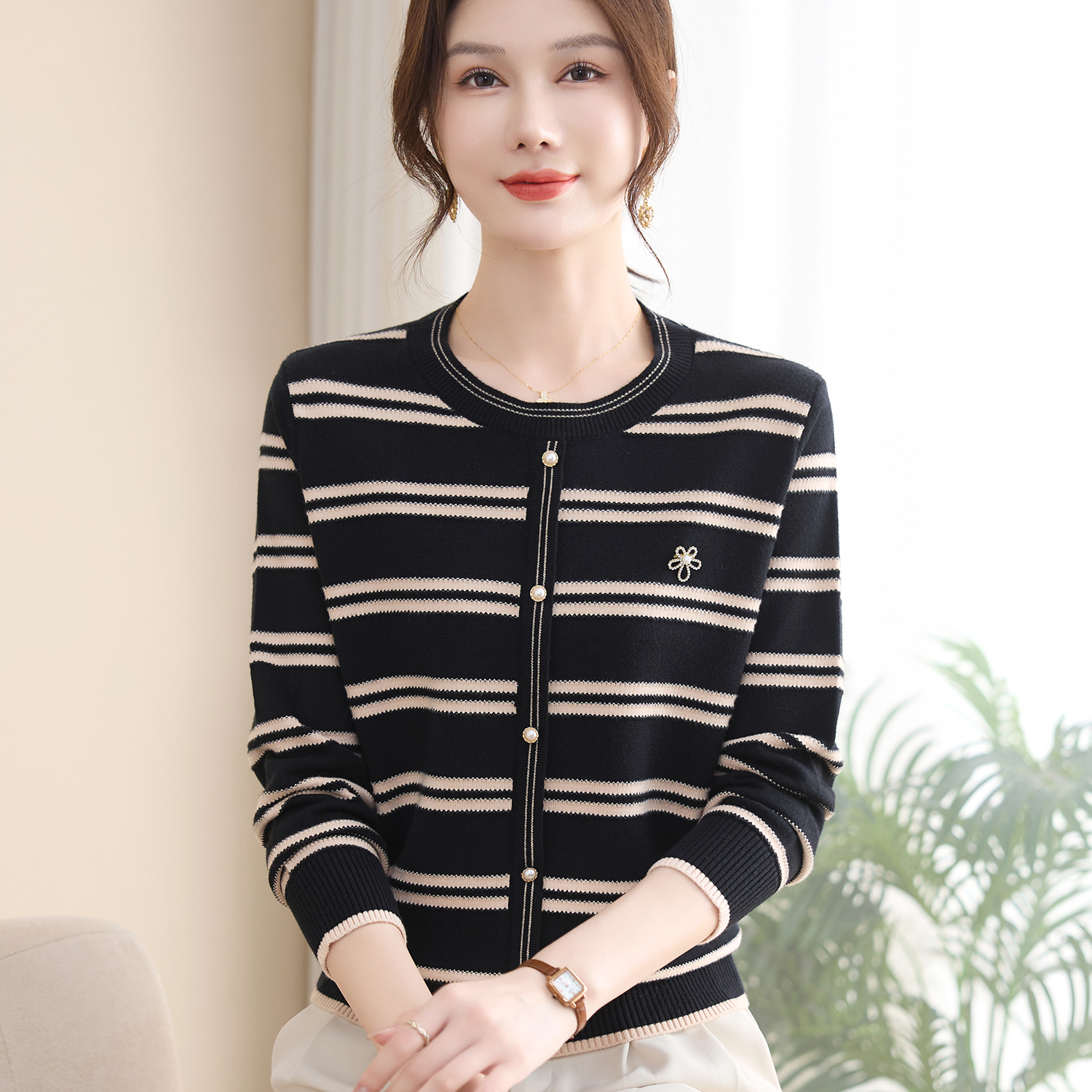中年妈妈秋装条纹针织衫上衣2025新款洋气春秋中老年女装时尚小衫