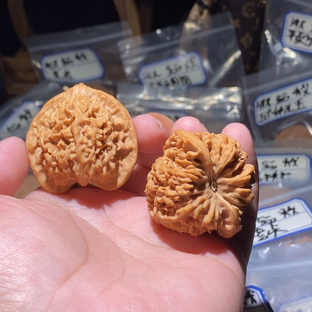 冷***》文玩核桃吊坠41全品满天星