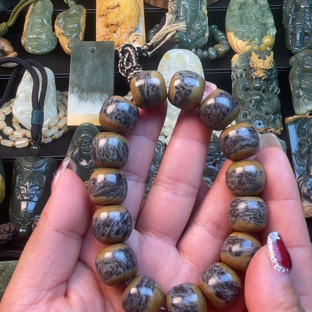 透闪石质玉未镶嵌手链