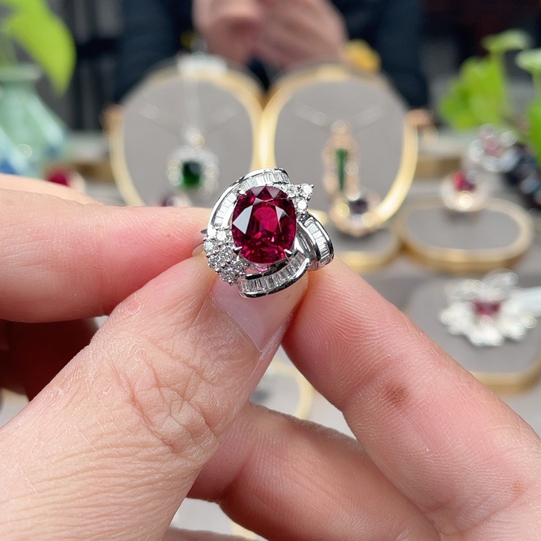 碧玺戒指18K金镶嵌3.92ct