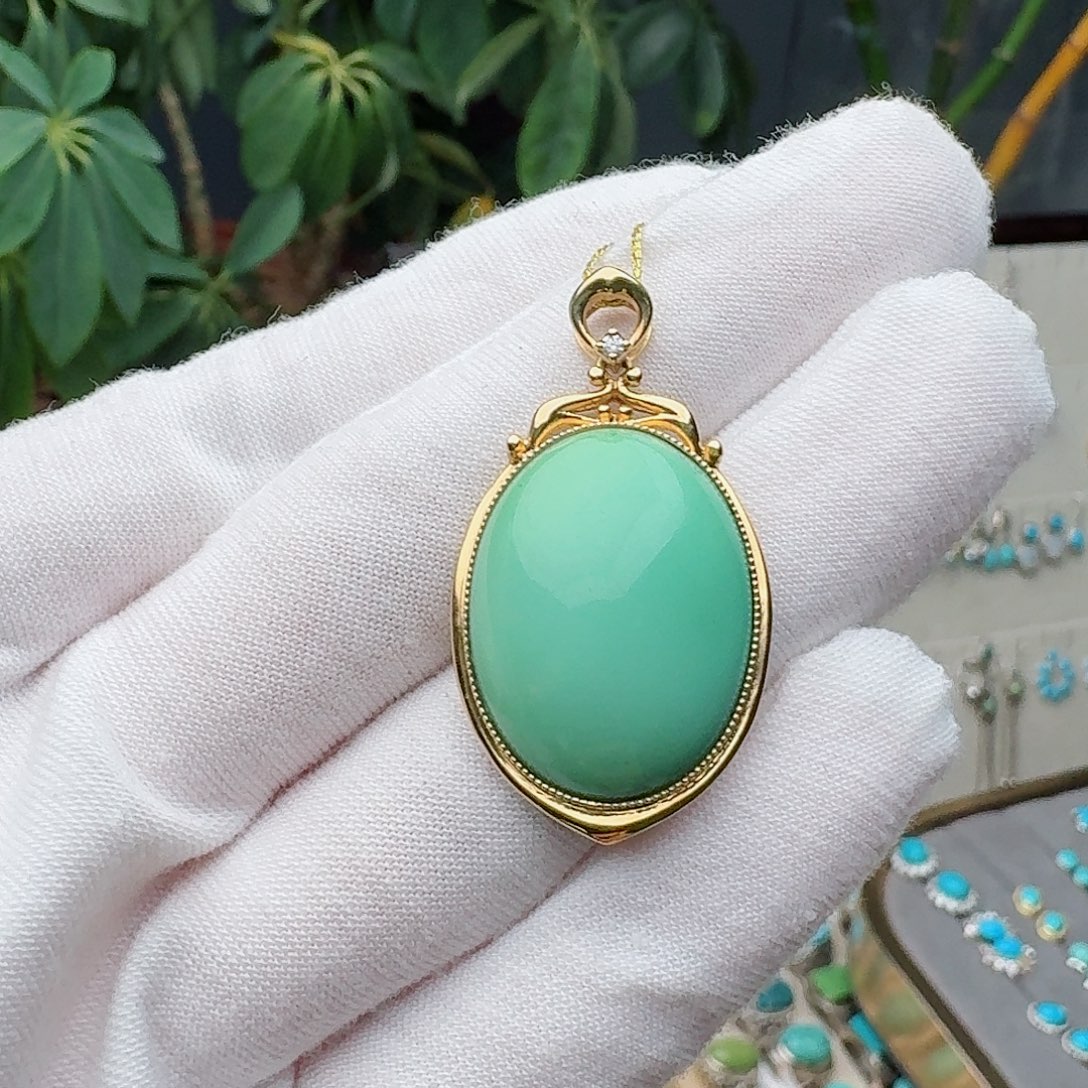 绿松石18K金镶嵌颈饰吊坠