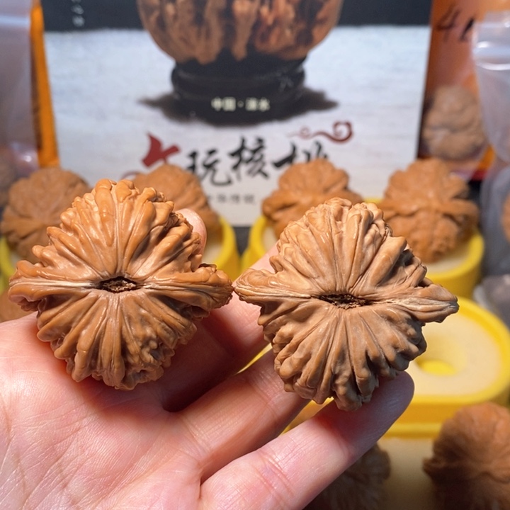 文玩核桃把件四座楼精对 46