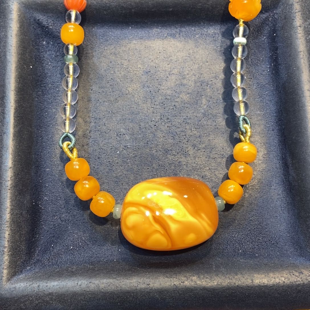 琥珀未镶嵌颈饰蜜蜡