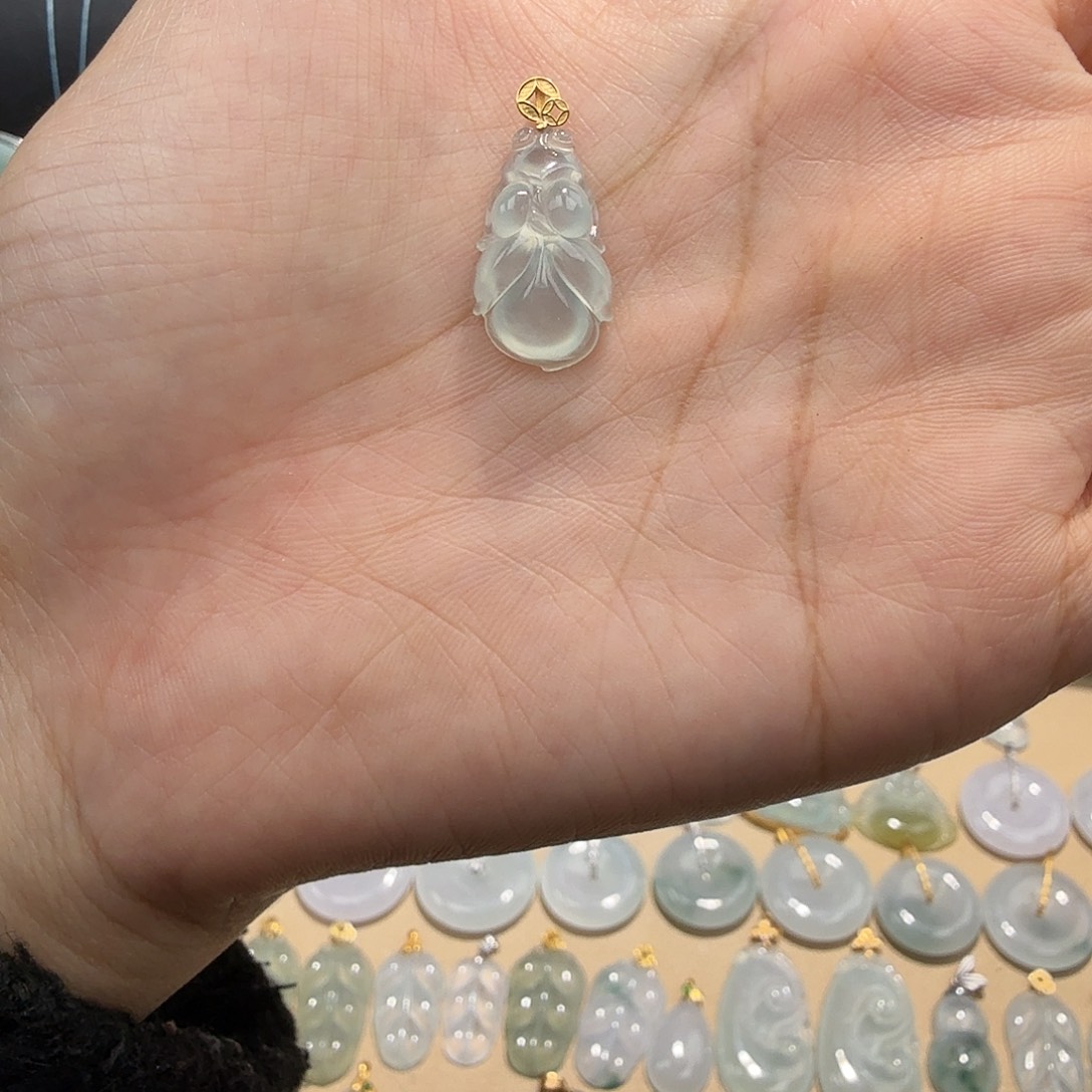 ****糖翡翠18K金镶嵌颈饰