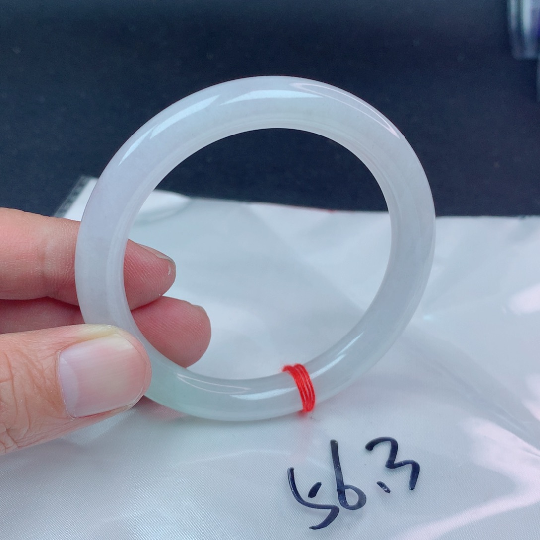 翡翠手镯未镶嵌翡翠手镯