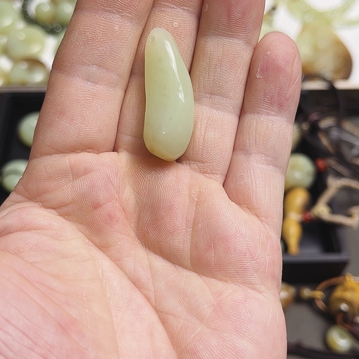 岫岩老玉（透闪石质玉）颈饰未镶嵌