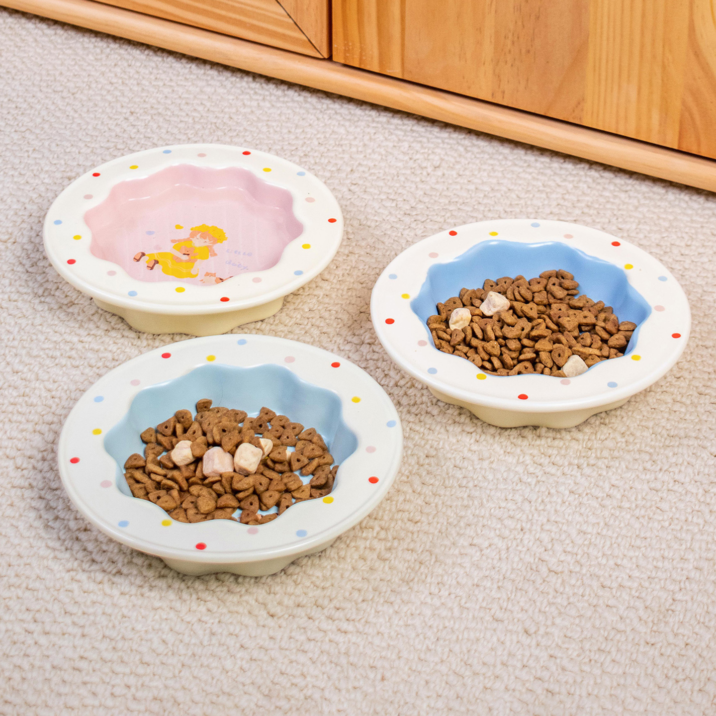 创意卡通女孩图案花边碗陶瓷猫碗狗碗防打翻水碗护边宠物碗饭盆