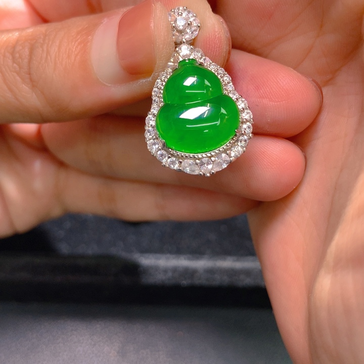 翡翠银S925镶嵌颈饰一个