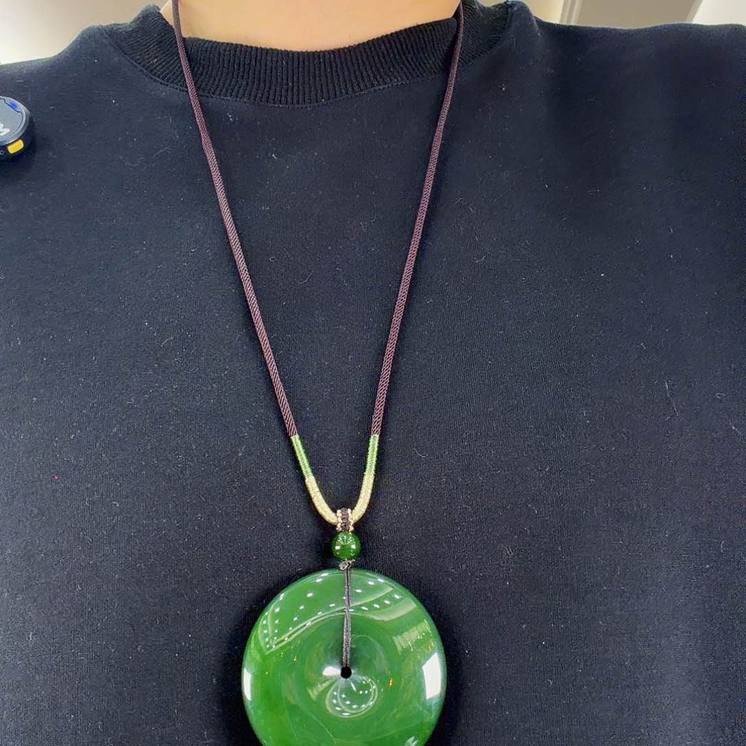 颈饰未镶嵌和田玉（碧玉）