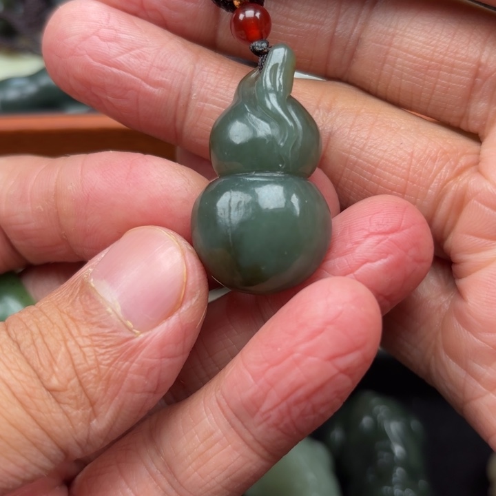 和田玉吊坠未镶嵌