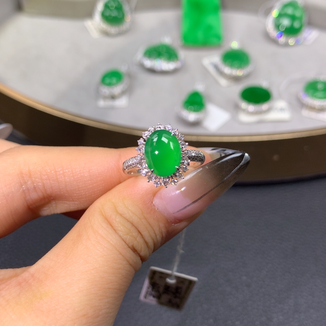 翡翠戒指18K金镶嵌翡翠