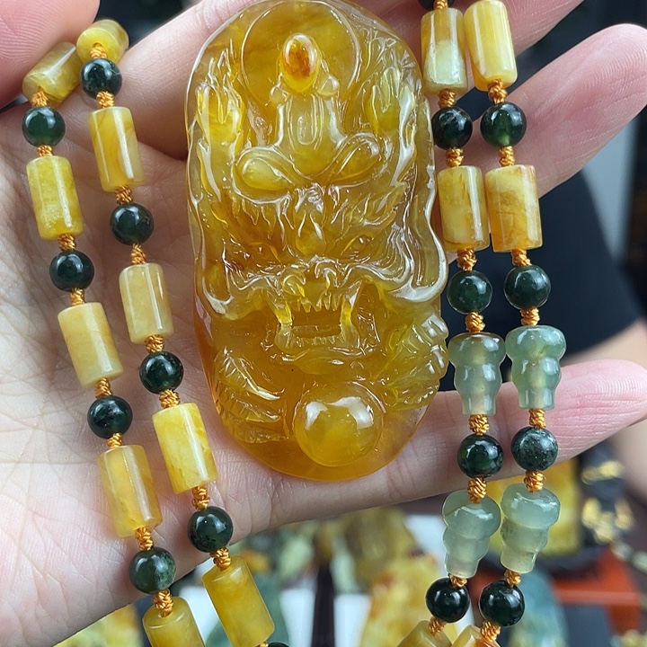 蛇纹石玉未镶嵌颈饰