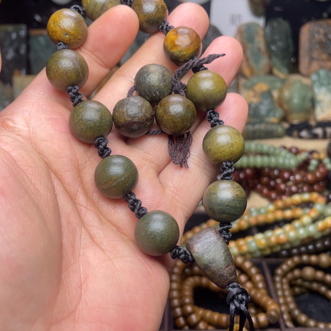 岫岩河磨玉（透闪石质玉）未镶嵌颈饰