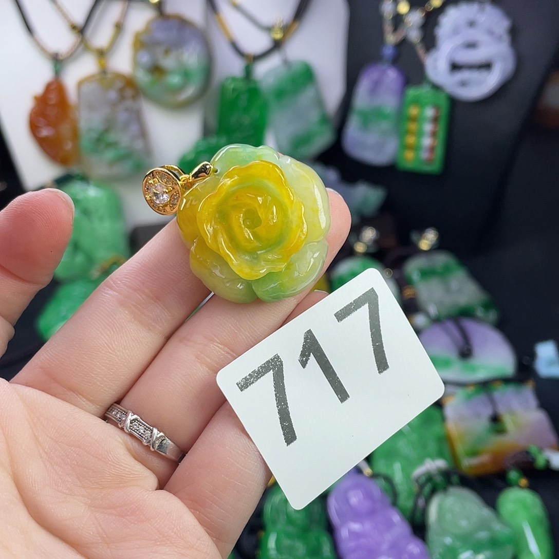 翡翠未镶嵌吊坠(赠链)