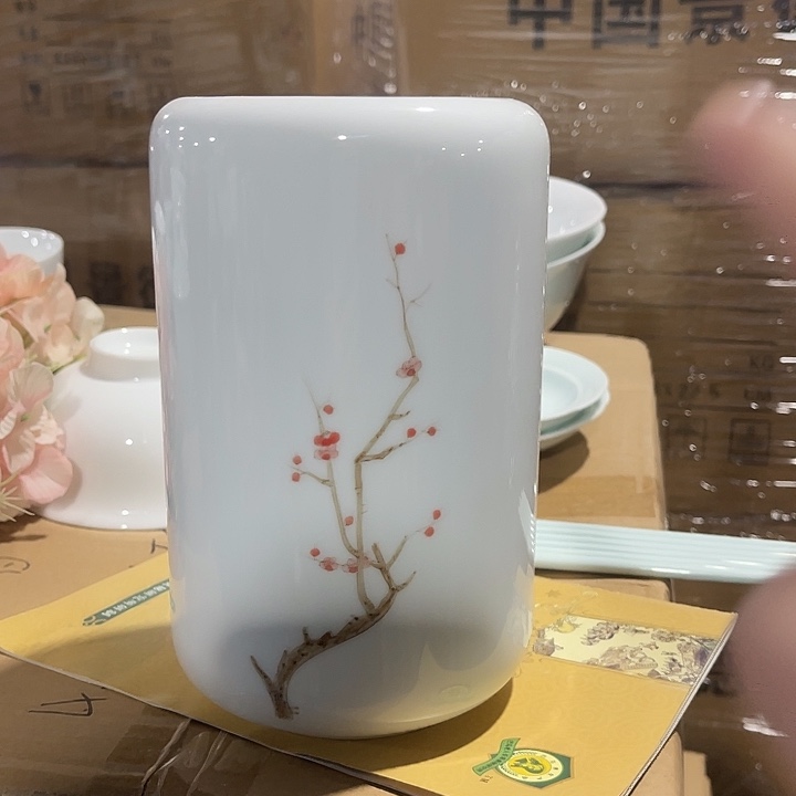 瓷片梅花花瓶一个，微瑕包邮