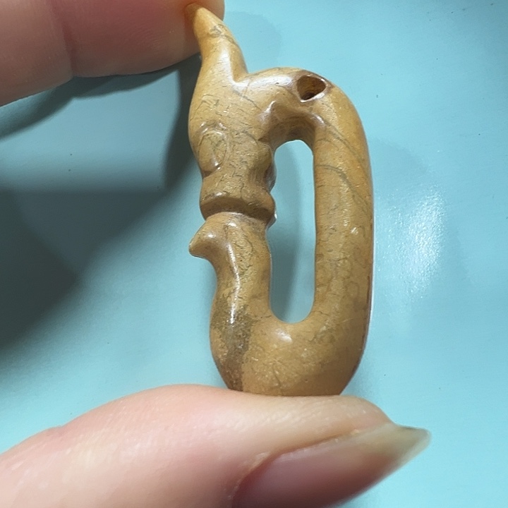 透闪石质玉未镶嵌挂件