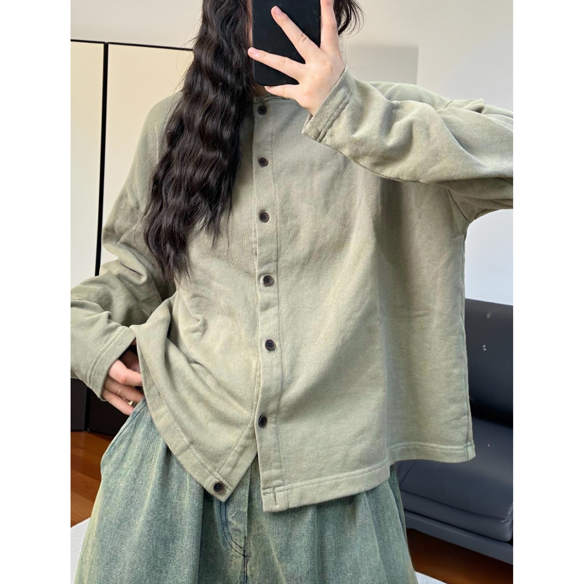 2025秋季新款休闲百搭卷边纯色毛圈棉圆领系扣上衣女