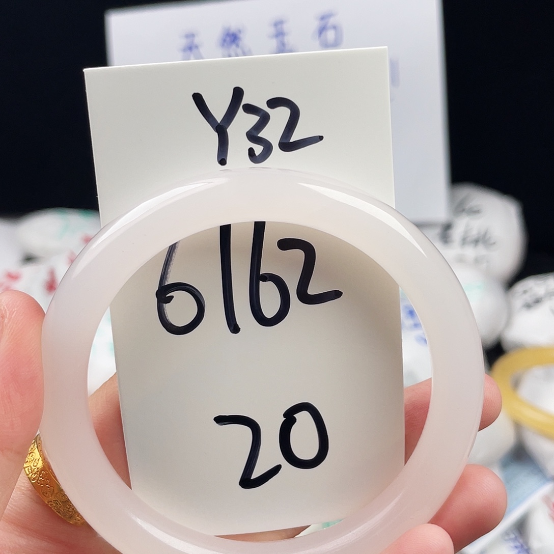 石英质玉未镶嵌手镯Y32