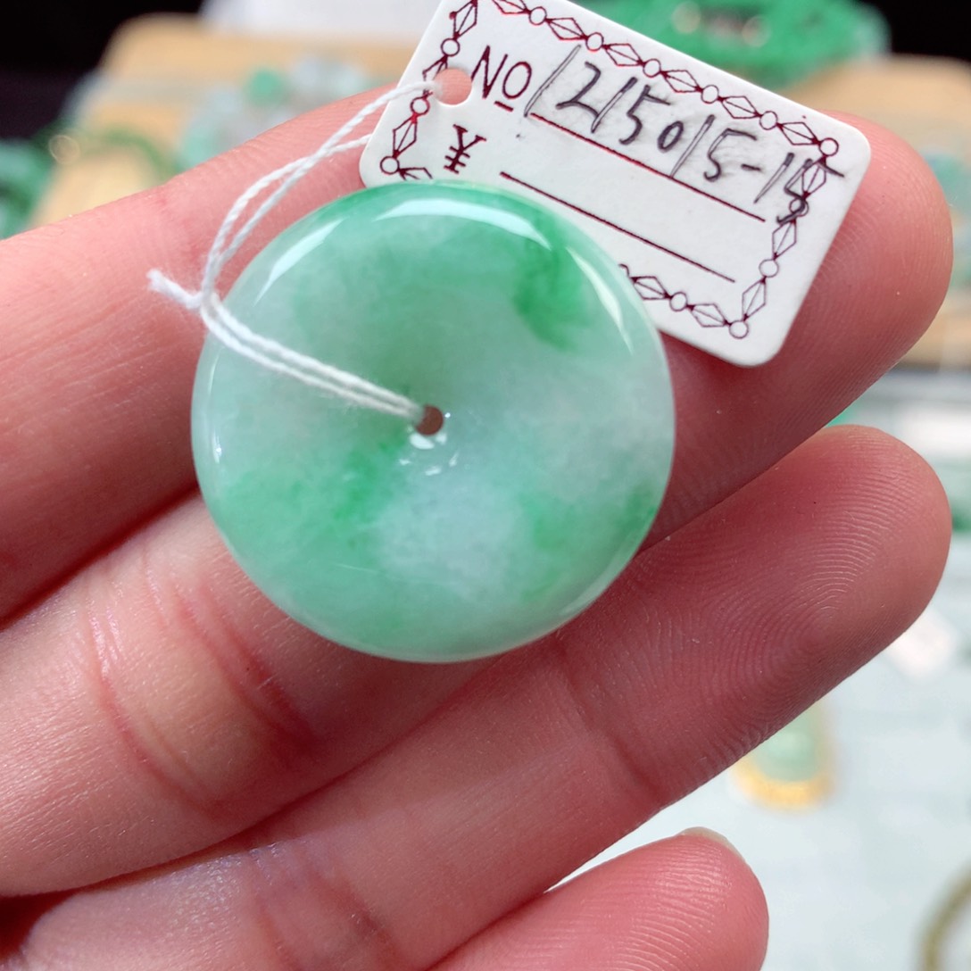 翡翠颈饰未镶嵌翡翠吊坠