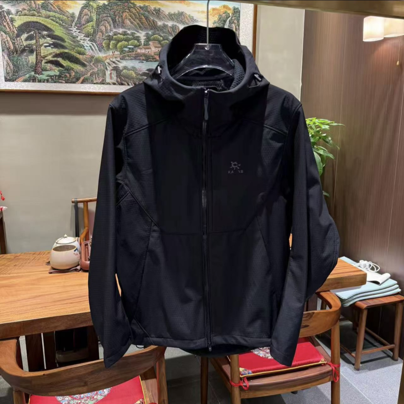 555秋季新款软壳户外防风防水耐磨冲锋外套运动休闲透气春夏连帽