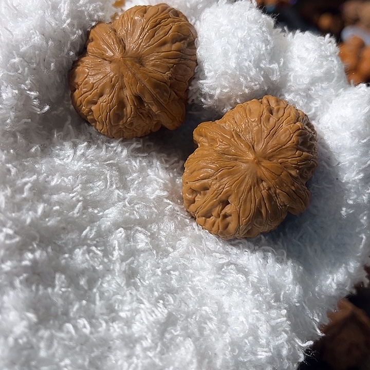 文玩核桃吊坠元宝