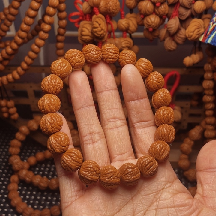 木质类龙纹桃枭挂件