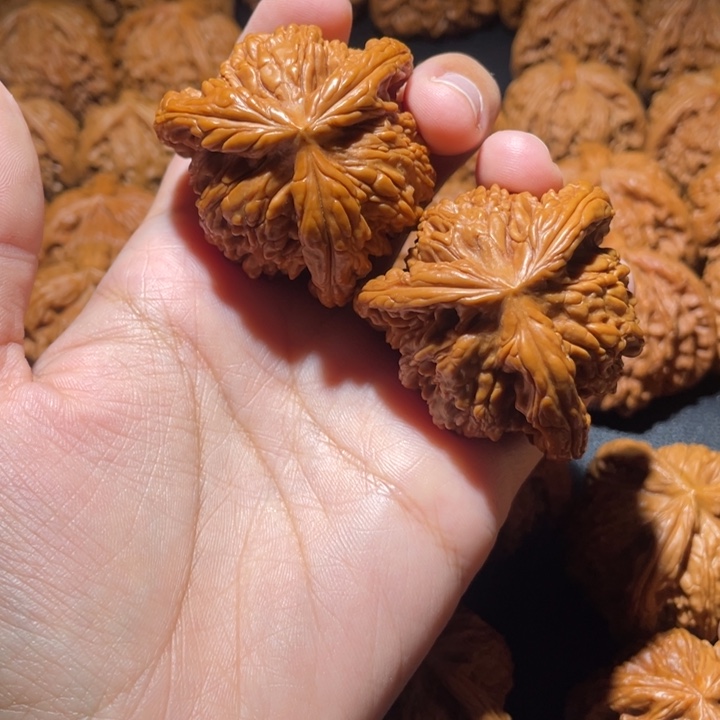 一****桃核吊坠小妹三棱