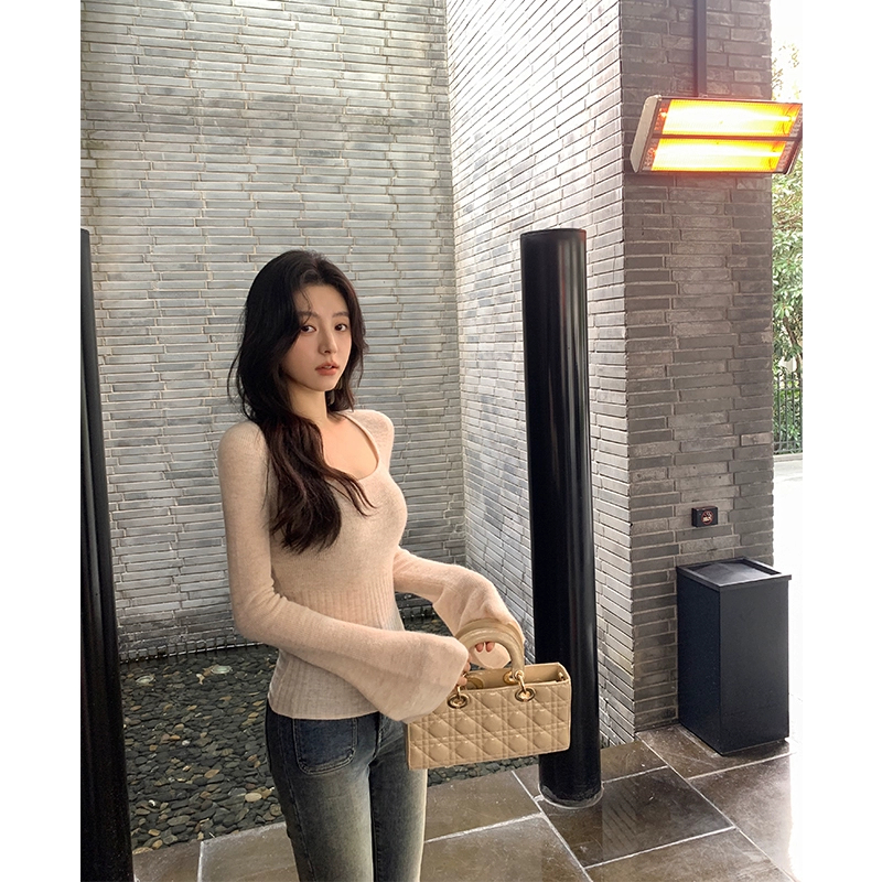 ADA MISS方领性感镂空微喇袖羊驼毛羊毛针织打底修身毛衣女冬新款