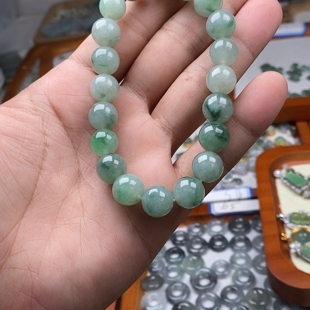 翡翠颈饰未镶嵌圆珠手串