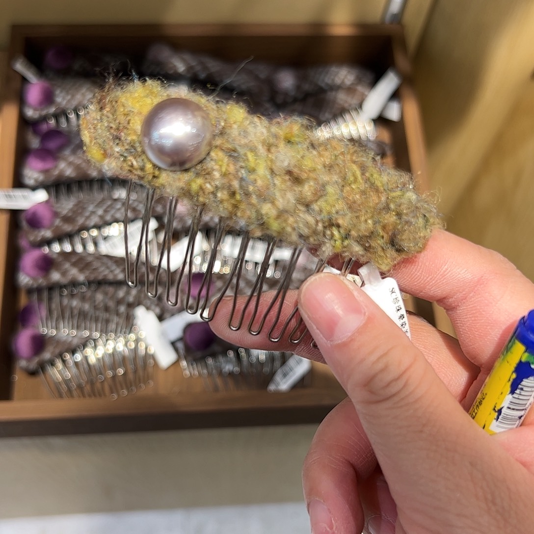 布艺非金属绿色珠珠插梳