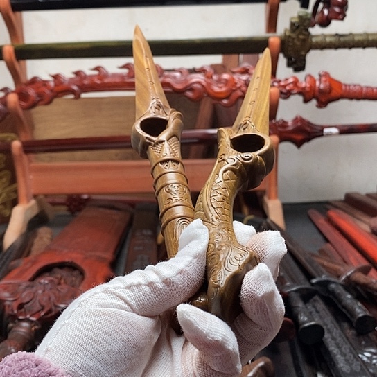 绿檀木木木寸指剑