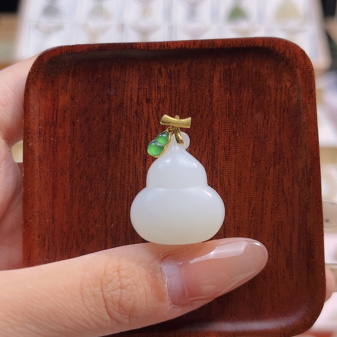 和田玉18K金镶嵌吊坠(不含链)