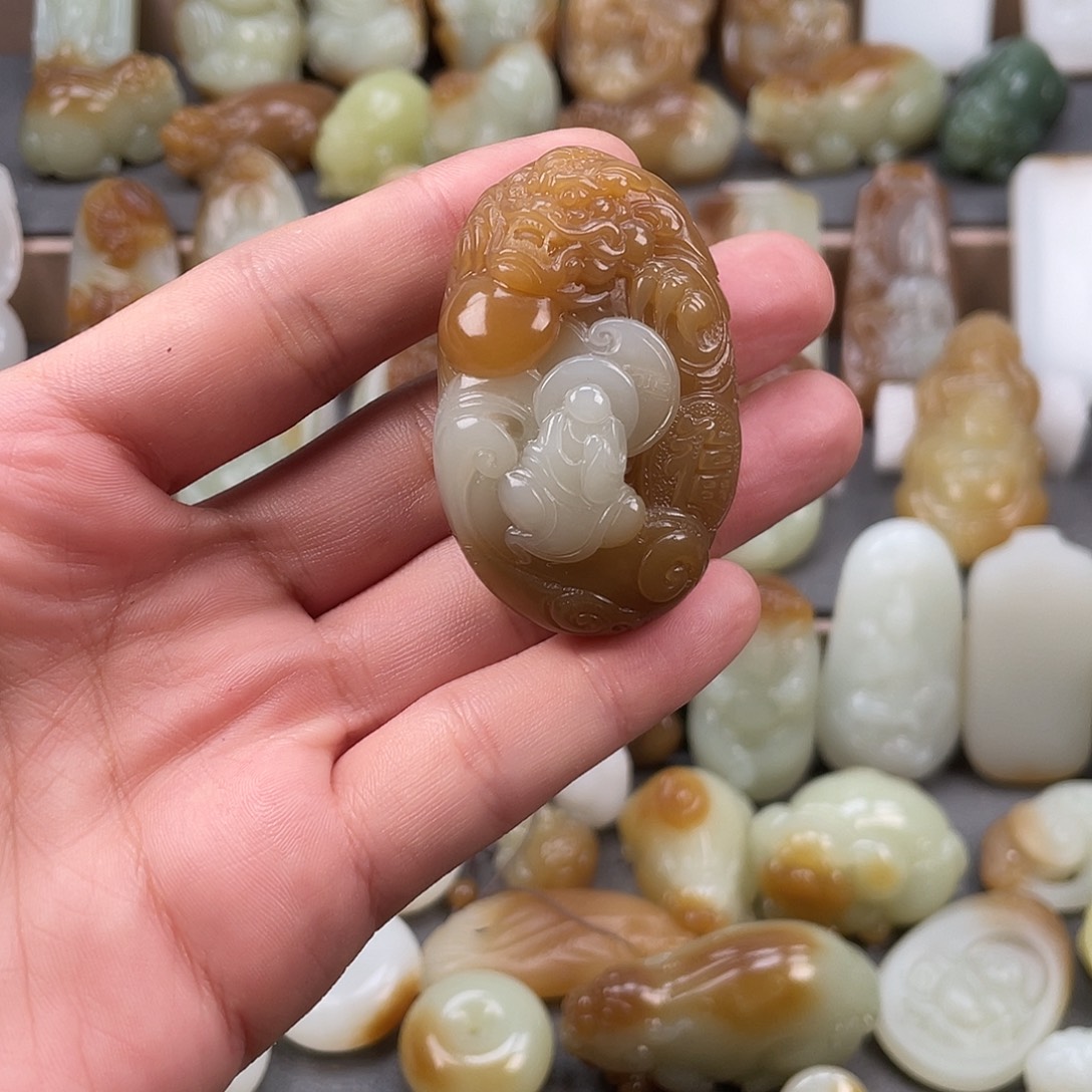 和田玉未镶嵌颈饰