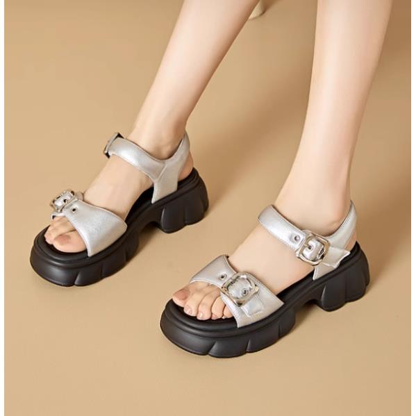 夏款2110时尚厚底休闲魔术贴凉鞋