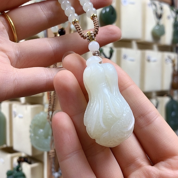 颈饰未镶嵌和田玉楚**颜