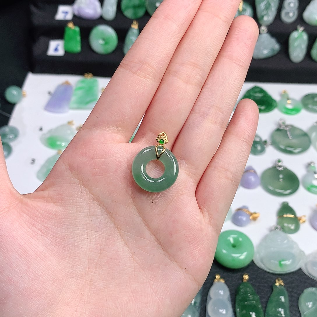 翡翠颈饰未镶嵌翡翠