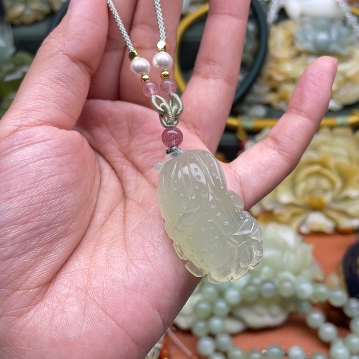 蛇纹石玉吊坠合金