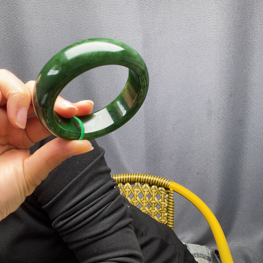 开***乐和田玉未镶嵌手镯