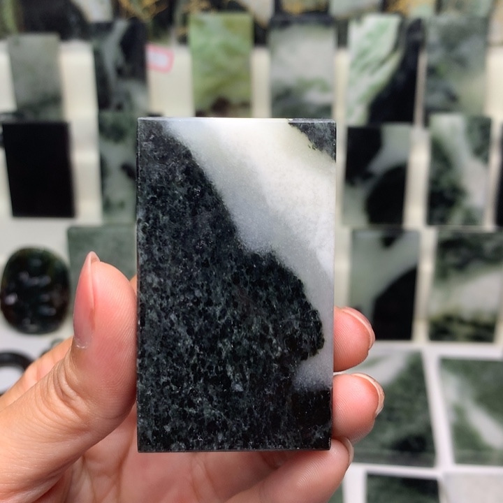 独山玉颈饰未镶嵌