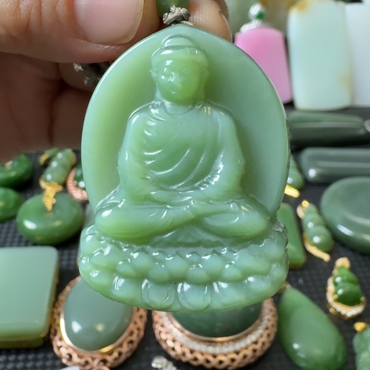 颈饰未镶嵌和田玉俄七粉青猫眼观音