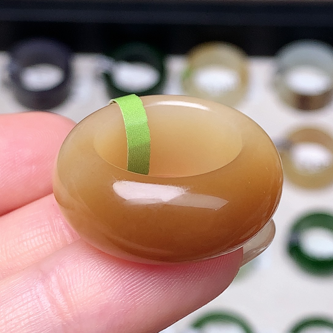 未镶嵌戒指和田玉