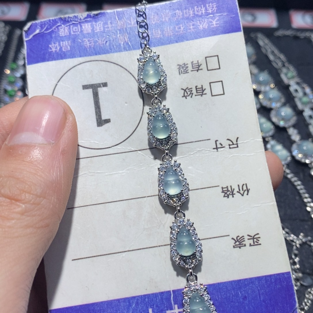 啊***星翡翠未镶嵌颈饰翡翠