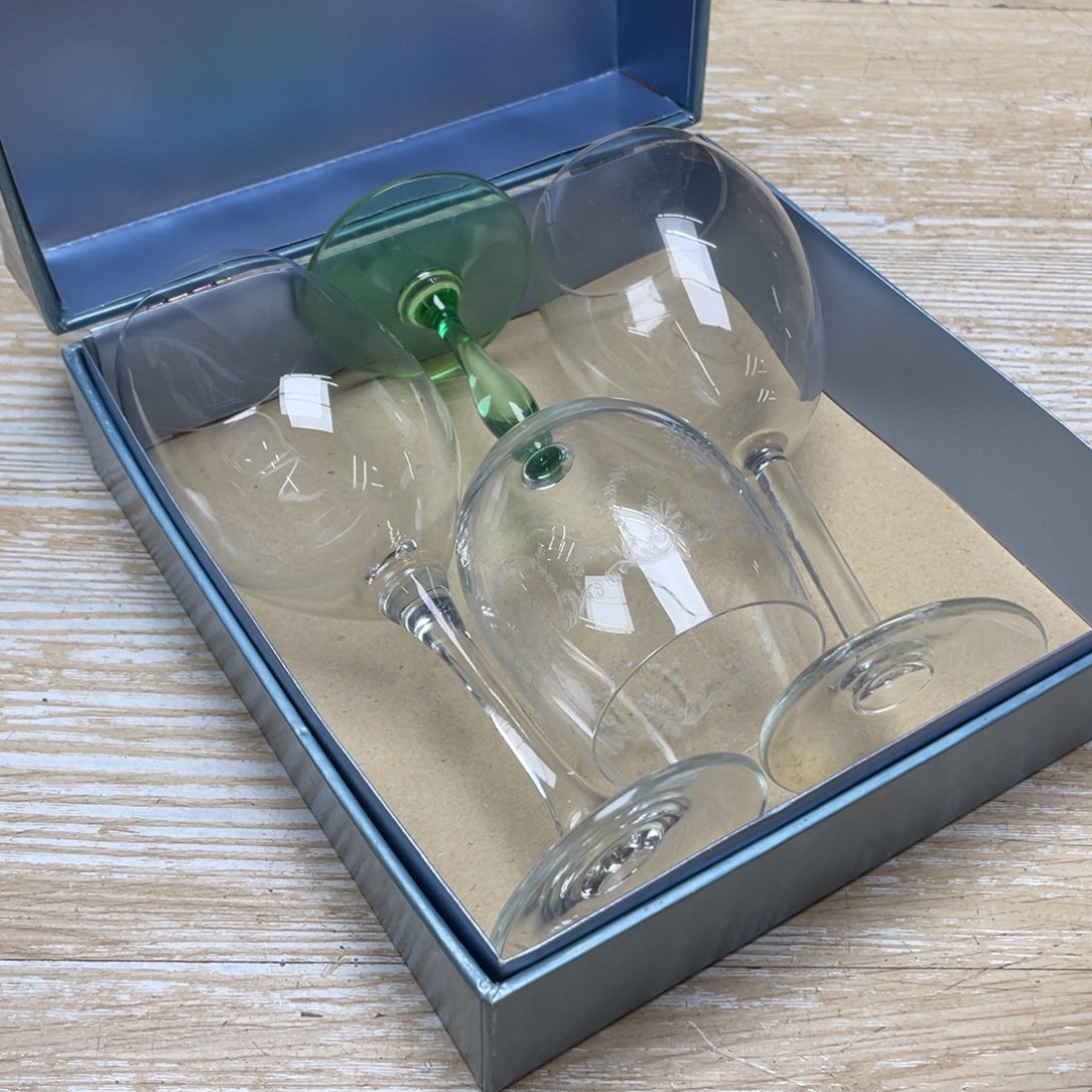 瓷片P*J密密麻麻地排列着一个大