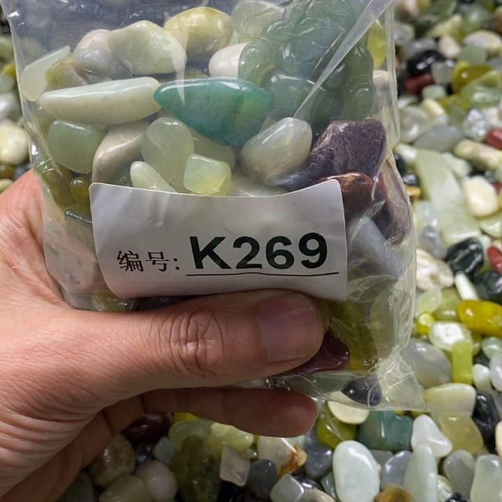 蛇纹石玉鱼缸石未镶嵌