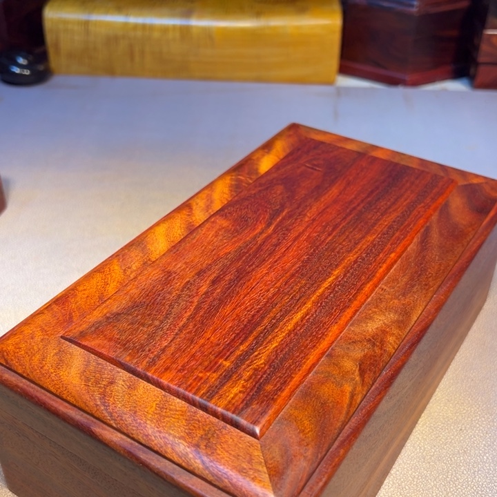 花***季机关盒。                