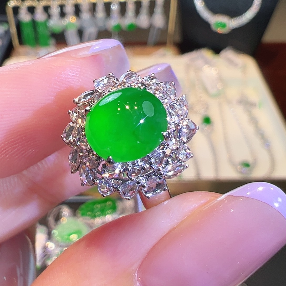 翡翠戒指18K金镶嵌翡翠