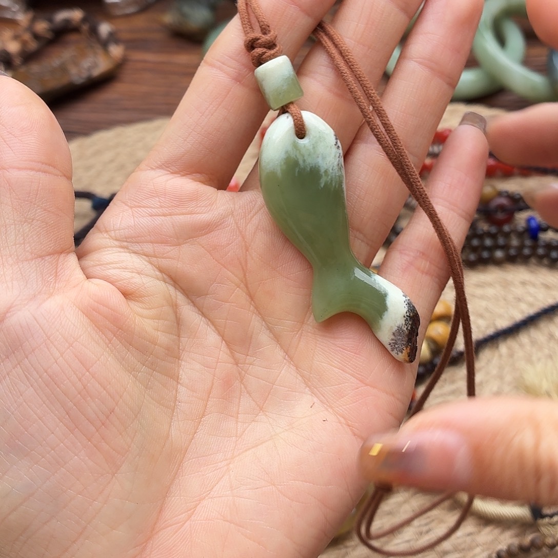 小***月岫岩河磨玉（透闪石质玉）未镶嵌颈饰