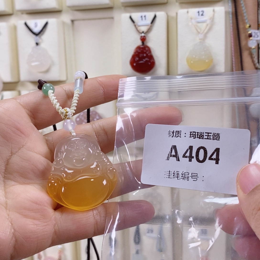 芳***记玛瑙/玉髓未镶嵌颈饰